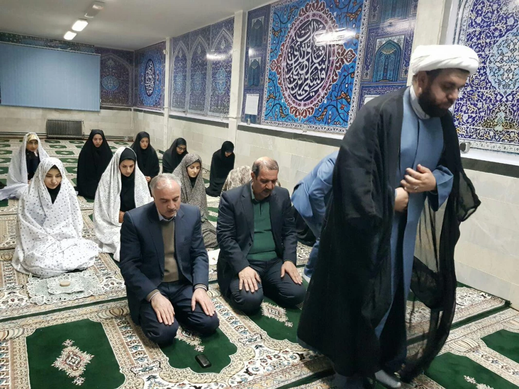 حضور  دکتر علی محمدی سرپرست معاونت فرهنگی و اجتماعی دانشگاه فرهنگیان درجمع دانشجویان  و برگزاری نماز جماعت 6