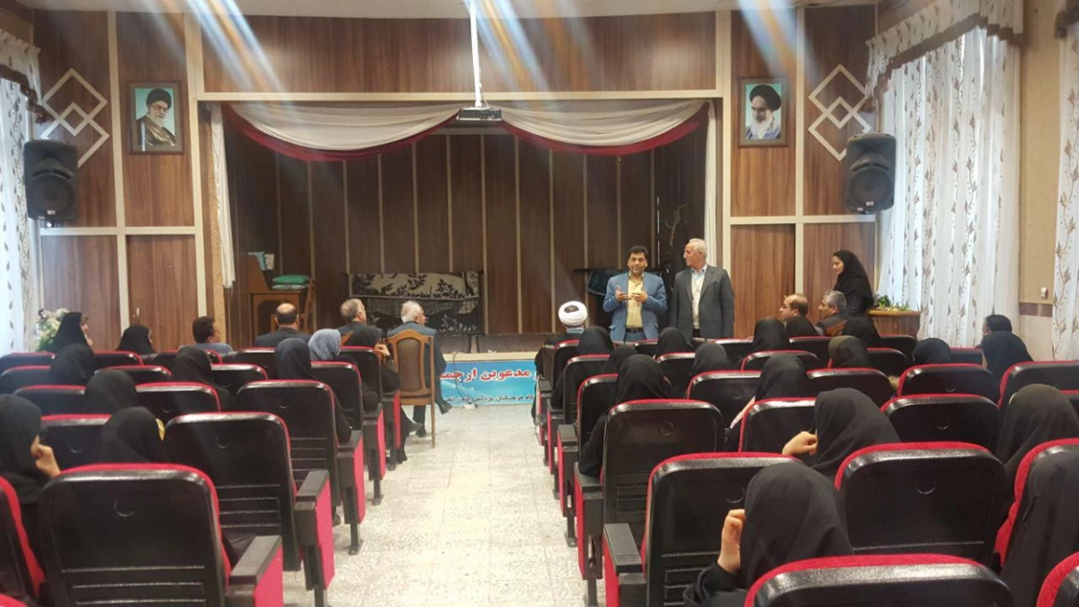 بازید دکتر علی محمدی از پردیس بنت الهدی و دیدن کار تئاتر دانشجویان 2