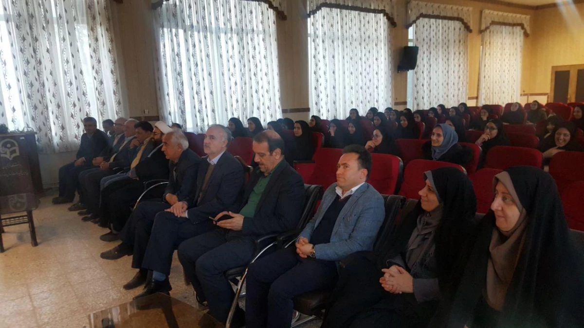 بازید دکتر علی محمدی از پردیس بنت الهدی و دیدن کار تئاتر دانشجویان 4