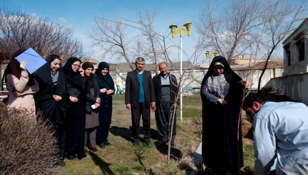 کاشت نهال به مناسبت روز درختکاری 2