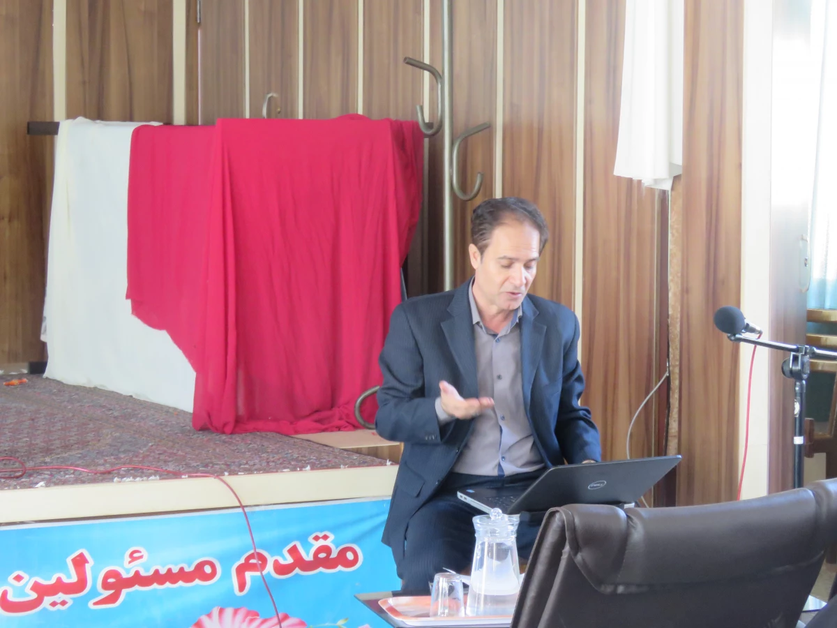 کارگاه نقد کتاب در راستای طرح سراج به همت کانون قرآن وعترت برگزار شد 4