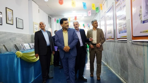 در حاشیه جلسه شورای راهبری قطب سه فرهنگی و اجتماعی انجام شد؛
بازدید دکتر علی محمدی از نمایشگاه هفتاد و سه سال تربیت معلم در استان کردستان 6