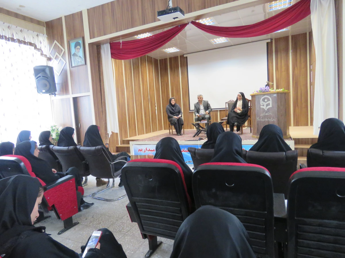 درپردیس بنت الهدی صدر برگزار شد

نشست با نمایندگان سراهای دانشجویی 4