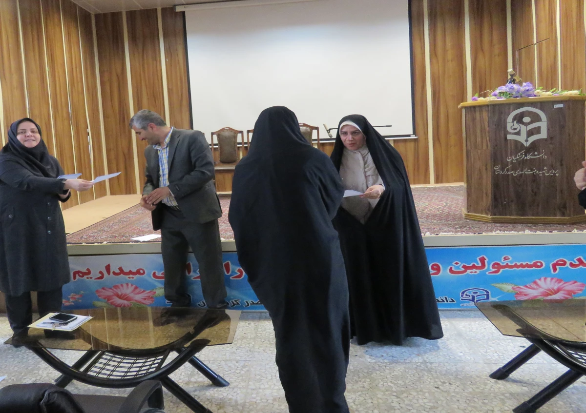 درپردیس بنت الهدی صدر سنندج برگزار شد

نشست با نمایندگان سراهای دانشجویی 2