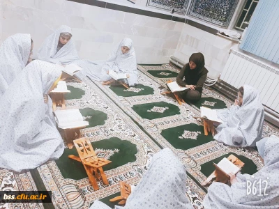 ختم جزء چهارم قرآن در مراسم دوشنبه های قرآنی