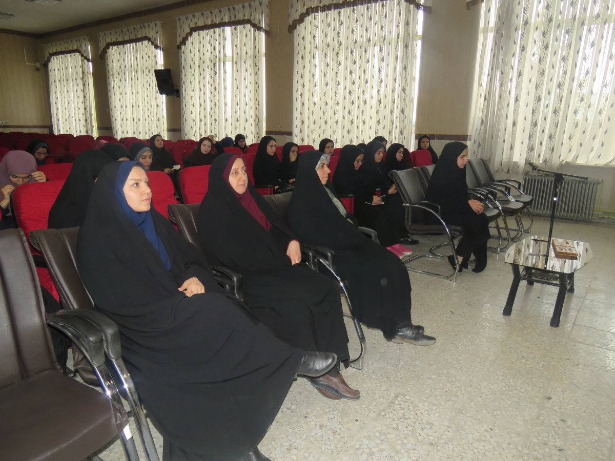 در پردیس بنت الهدی صدر کردستان برگزار شد
مرحله استانی بیست و نهمین جشنواره فرهنگی هنری در بخش خواهران 13