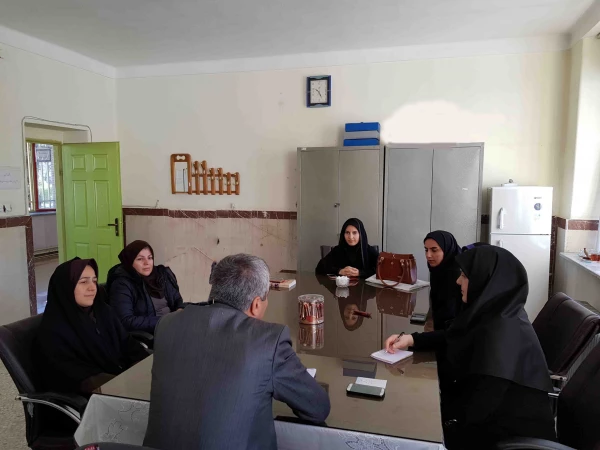 برگزاری جلسه با حضور معاونت امور دانشجویی ،کارشناس مسئول امور دانشجویی با سرپرستان و اعضای شورای صنفی 5