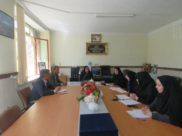 در پردیس بنت الهدی صدر کردستان  برگزار شد :

اولین جلسه شورای پردیس 4