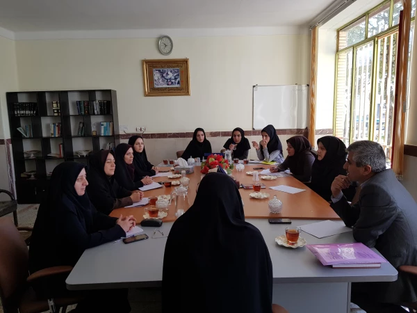 درپردیس بنت الهدی صدر کردستان برگزار شد:

جلسه هماهنگی و برنامه ریزی جهت برگزاری با شکوه هفته سراها 4