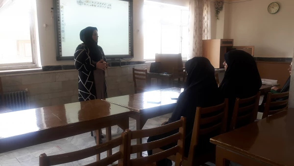 به مناسبت گرامی داشت دهه سرامدی آموزش برگزار شد:

کارگاه مقاله نویسی مختص رشته ادبیات 4