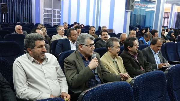 نشست توجیهی مدیران، معلمان راهنما و مدرسان درس کارورزی 11