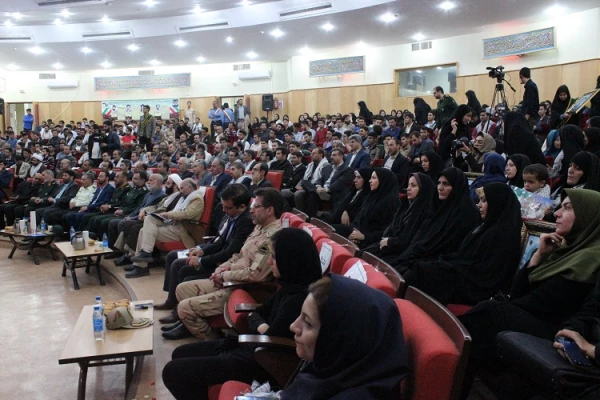 حضور مسئولین و دانشجویان دانشگاه فرهنگیان در:

 اجلاسیه   کنگره ملی ۵۴۰۰ شهید استان به نام شهیدان دانشجو 2