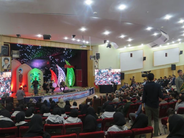 حضور مسئولین و دانشجویان دانشگاه فرهنگیان در:

 اجلاسیه   کنگره ملی ۵۴۰۰ شهید استان به نام شهیدان دانشجو 4