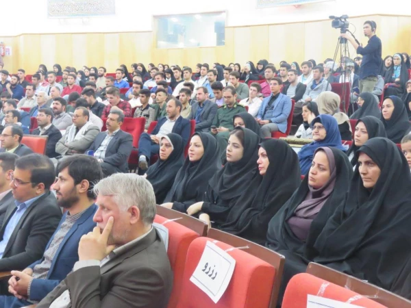 حضور مسئولین و دانشجویان دانشگاه فرهنگیان در:

 اجلاسیه   کنگره ملی ۵۴۰۰ شهید استان به نام شهیدان دانشجو 6