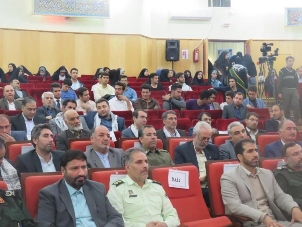 حضور مسئولین و دانشجویان دانشگاه فرهنگیان در:

 اجلاسیه   کنگره ملی ۵۴۰۰ شهید استان به نام شهیدان دانشجو 9