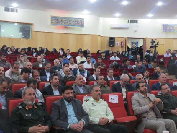 حضور مسئولین و دانشجویان دانشگاه فرهنگیان در:

 اجلاسیه   کنگره ملی ۵۴۰۰ شهید استان به نام شهیدان دانشجو 11