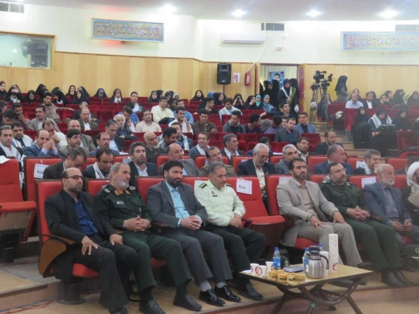 حضور مسئولین و دانشجویان دانشگاه فرهنگیان در:

 اجلاسیه   کنگره ملی ۵۴۰۰ شهید استان به نام شهیدان دانشجو 15