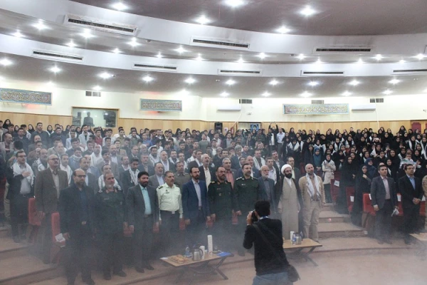 حضور مسئولین و دانشجویان دانشگاه فرهنگیان در:

 اجلاسیه   کنگره ملی ۵۴۰۰ شهید استان به نام شهیدان دانشجو 16