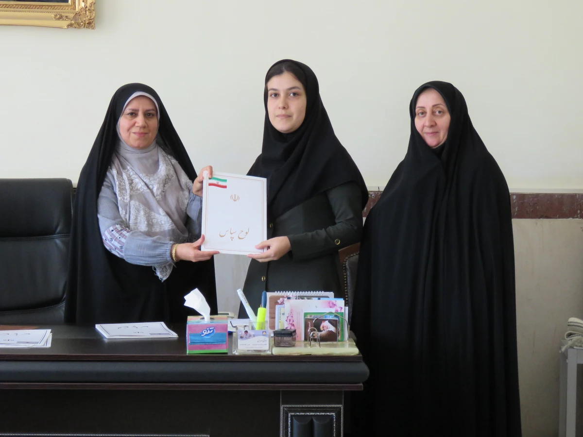 به مناسب گرامی داشت دهه سرآمدی آموزش انجام شد:

تقدیر از رتبه های برتر درسی  7