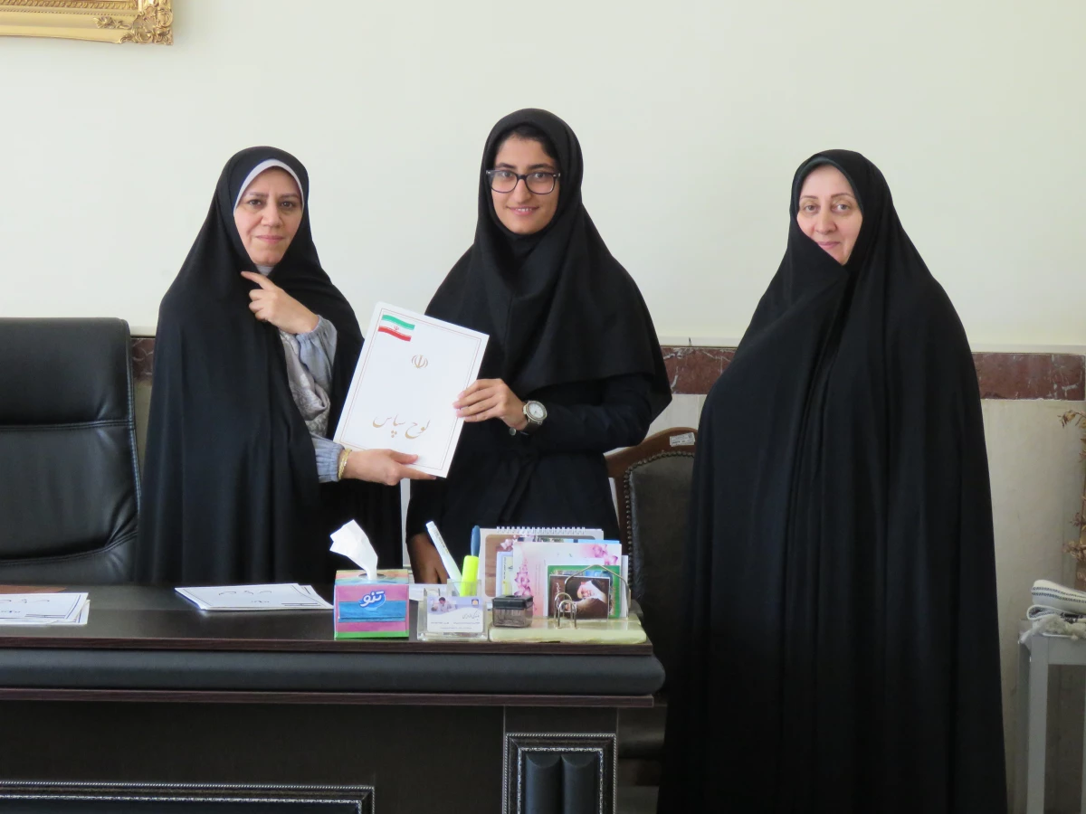 به مناسب گرامی داشت دهه سرآمدی آموزش انجام شد:

تقدیر از رتبه های برتر درسی  9