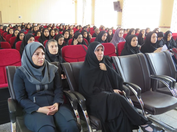 نشست توجیهی مسئول حراست دانشگاه فرهنگیان استان کردستان و نماینده نهااد رهبری با دانشجویان  جدید الورد 4