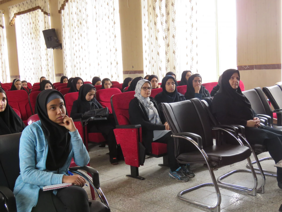 جلسه پرسش و پاسخ دانشجویان ورودی 98با موضوع آشتی و سازگاری باخود ، دیگران و زندگی 4