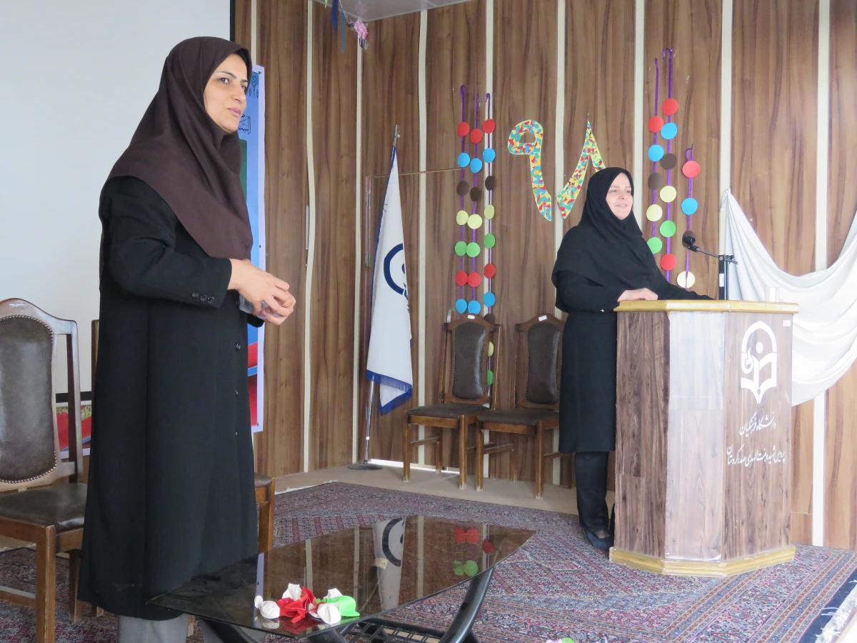 جلسه پرسش و پاسخ دانشجویان ورودی 98با موضوع آشتی و سازگاری باخود ، دیگران و زندگی 7