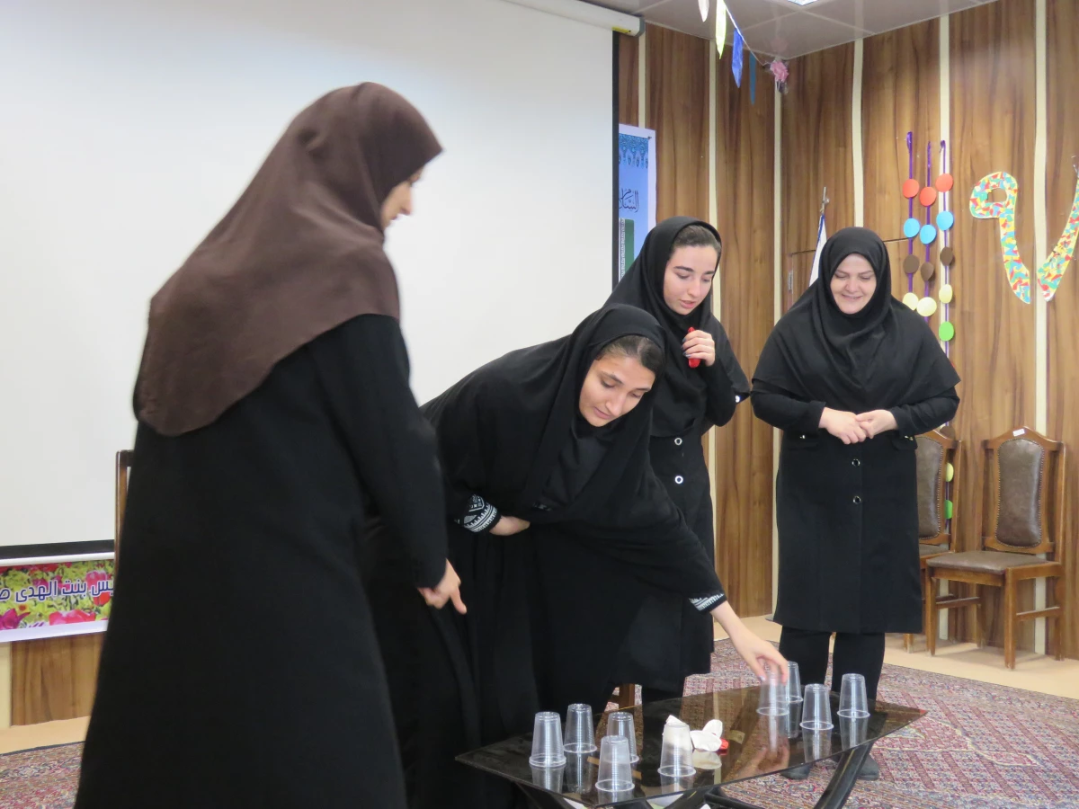 جلسه پرسش و پاسخ دانشجویان ورودی 98با موضوع آشتی و سازگاری باخود ، دیگران و زندگی 10