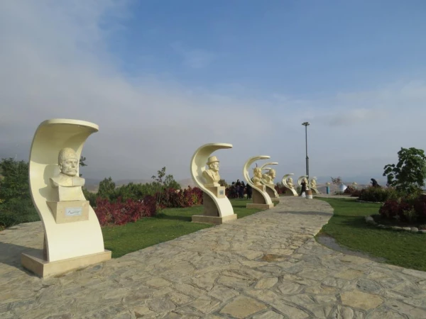 حوزه معاونت دانشجویی پردیس بنت الهدی صدر سنندج به مناسبت هفته تربیت بدنی  برگزار کرد:

همایش پیاده روی 2