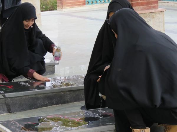 زیارت مزار شهدا 7