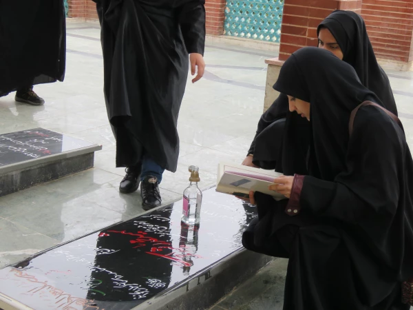 زیارت مزار شهدا 5