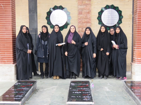 زیارت مزار شهدا 2