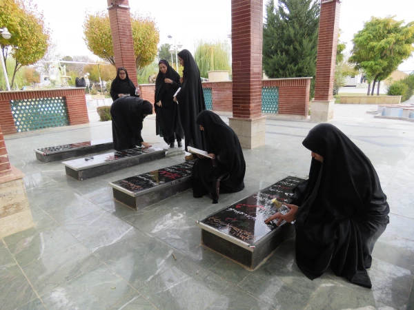 زیارت مزار شهدا 3