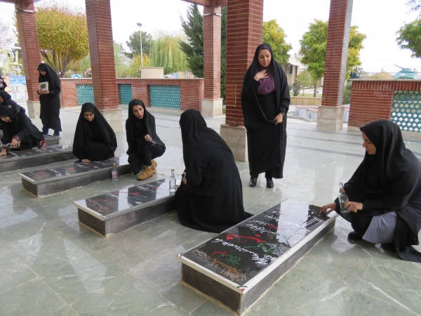 زیارت مزار شهدا 9