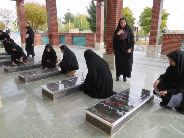 زیارت مزار شهدا 8