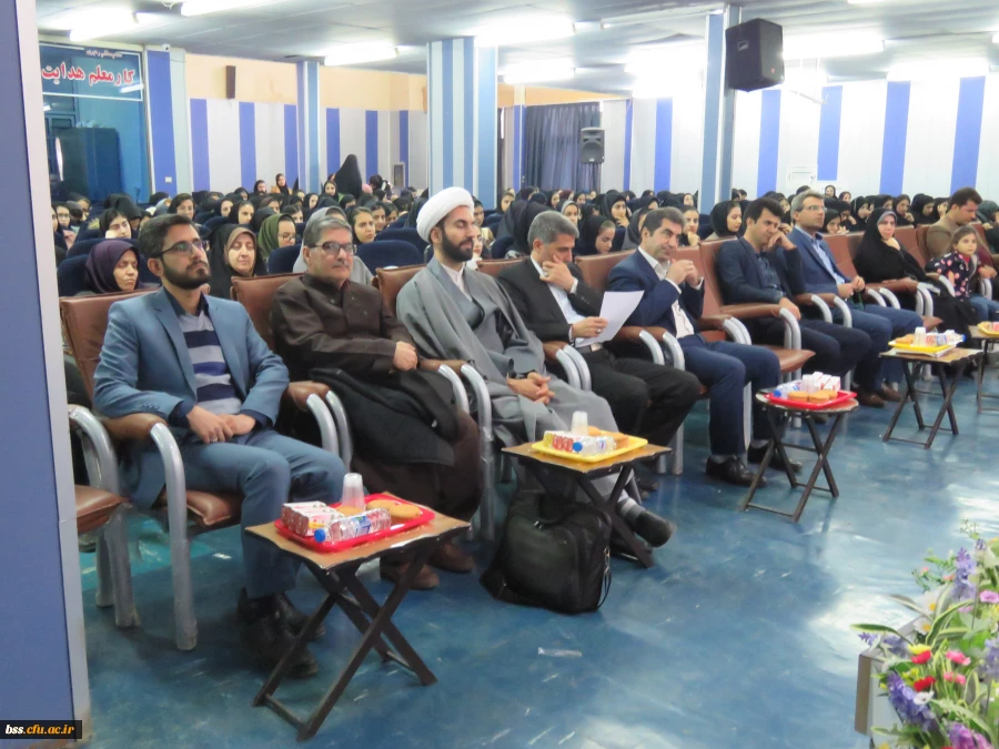 مراسم با شکوه  روز دانشجو در پردیس بنت الهدی صدر برگزار گردید 11