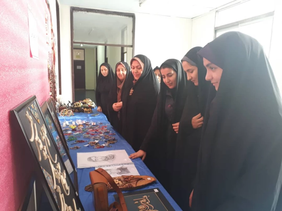 برپایی نمایشگاه صنایع دستی به مناسبت روز دانشجو 4