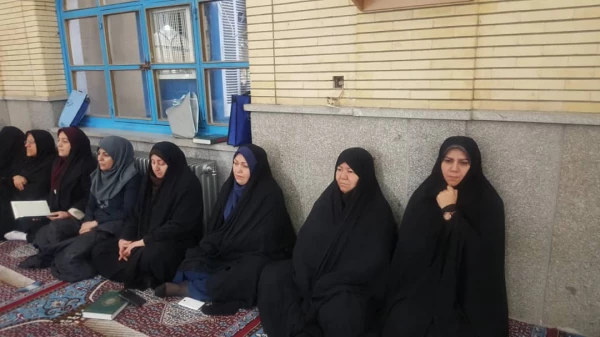 در  مسجد جامع سنندج برگزار گردید ؛

حضور پردیس بنت الهدی صدر سنندج در مراسم بزرگداشت سردار شهید قاسم سلیمانی 2