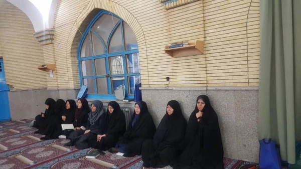 در  مسجد جامع سنندج برگزار گردید ؛

حضور پردیس بنت الهدی صدر سنندج در مراسم بزرگداشت سردار شهید قاسم سلیمانی 2