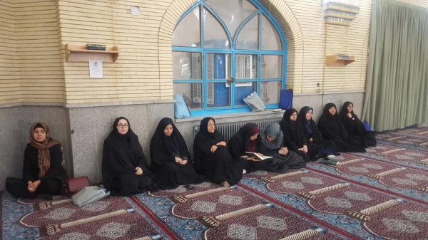 در  مسجد جامع سنندج برگزار گردید ؛

حضور پردیس بنت الهدی صدر سنندج در مراسم بزرگداشت سردار شهید قاسم سلیمانی 3