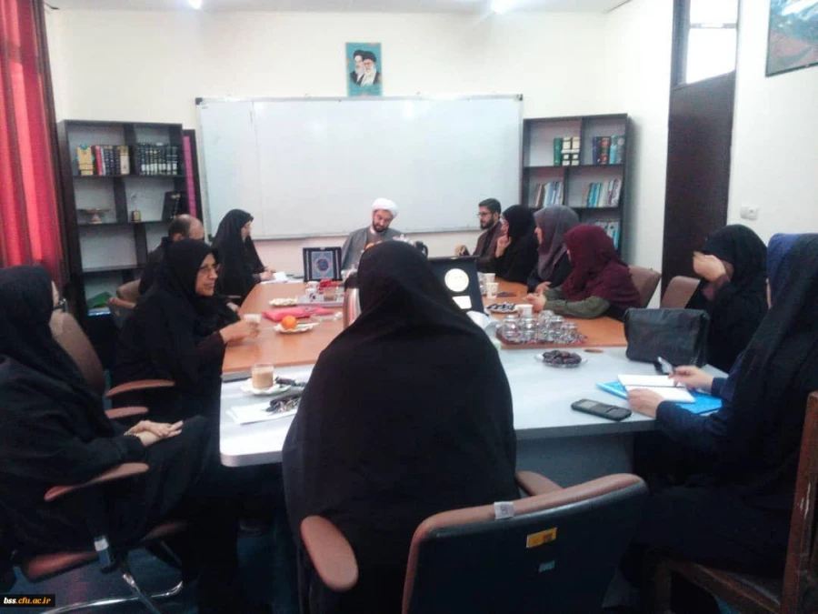 نشست هم اندیشی نهاد نمایندگی مقام معظم رهبری با کارکنان پردیس بنت الهدی صدر 15