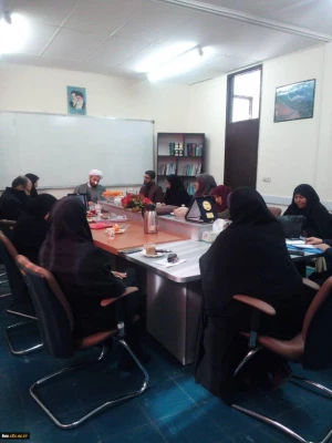 نشست هم اندیشی نهاد نمایندگی مقام معظم رهبری با کارکنان پردیس بنت الهدی صدر 16