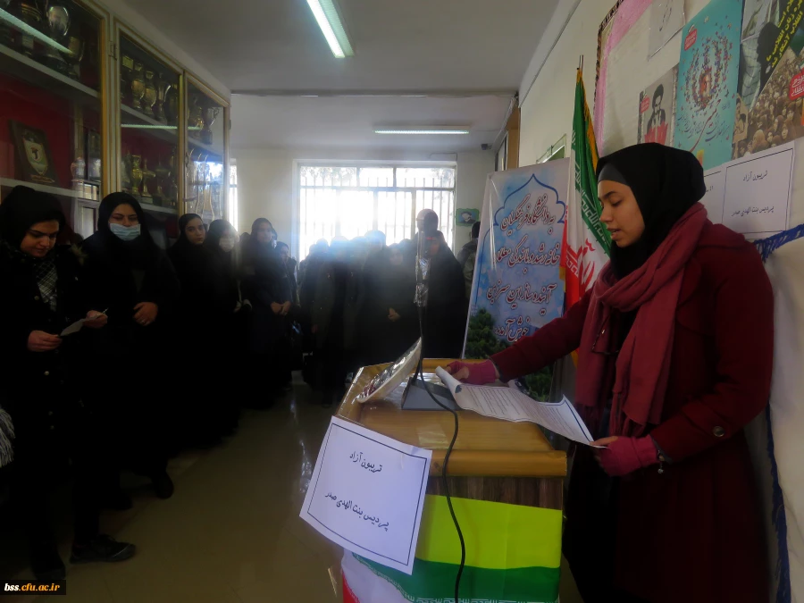 بر پایی تریبون آزاد به همت تشکل بسیج و کانون نقد و گفتگو  3