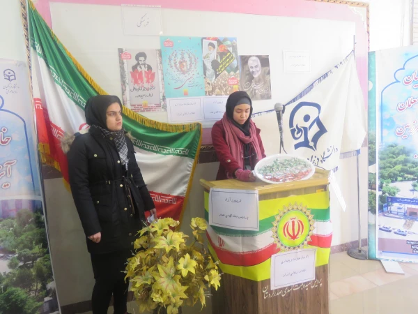 بر پایی تریبون آزاد به همت تشکل بسیج و کانون نقد و گفتگو  4