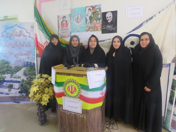 بر پایی تریبون آزاد به همت تشکل بسیج و کانون نقد و گفتگو  8