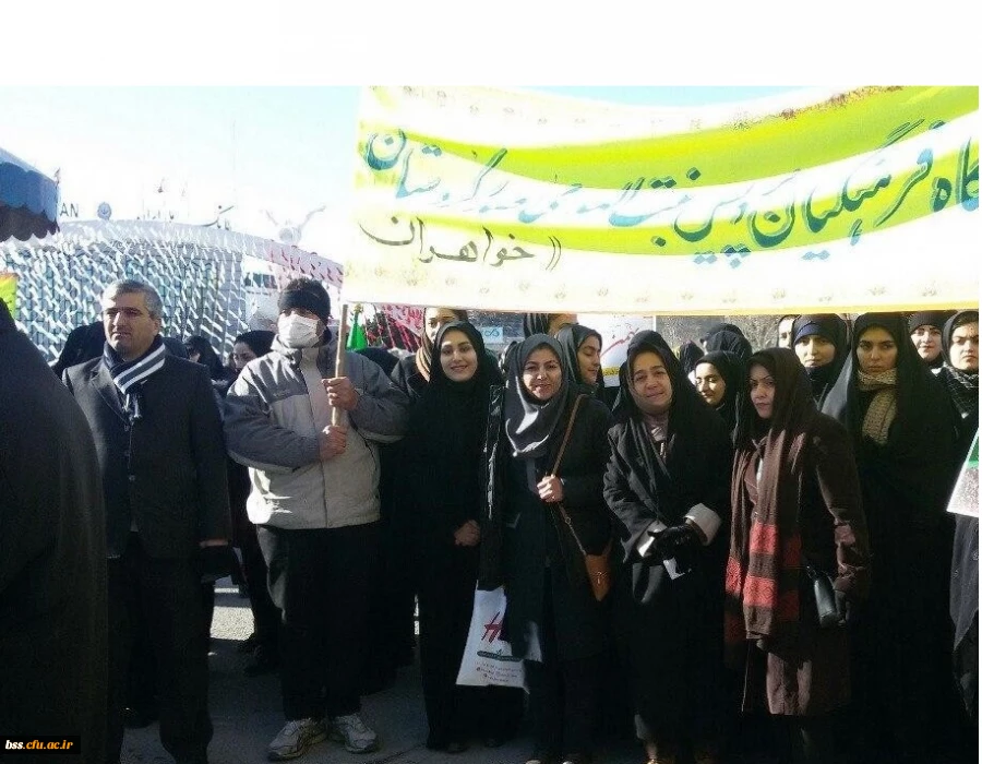 حضور با بصیرت و آگاهانه پردیس بنت الهدی صدر در راهپیمایی پرشور 22 بهمن به منظور تجدید بیعت با آرمان های امام راحل(ره) 2