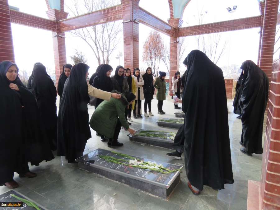 عطرافشانی و غبار روبی مزار شهدا 9