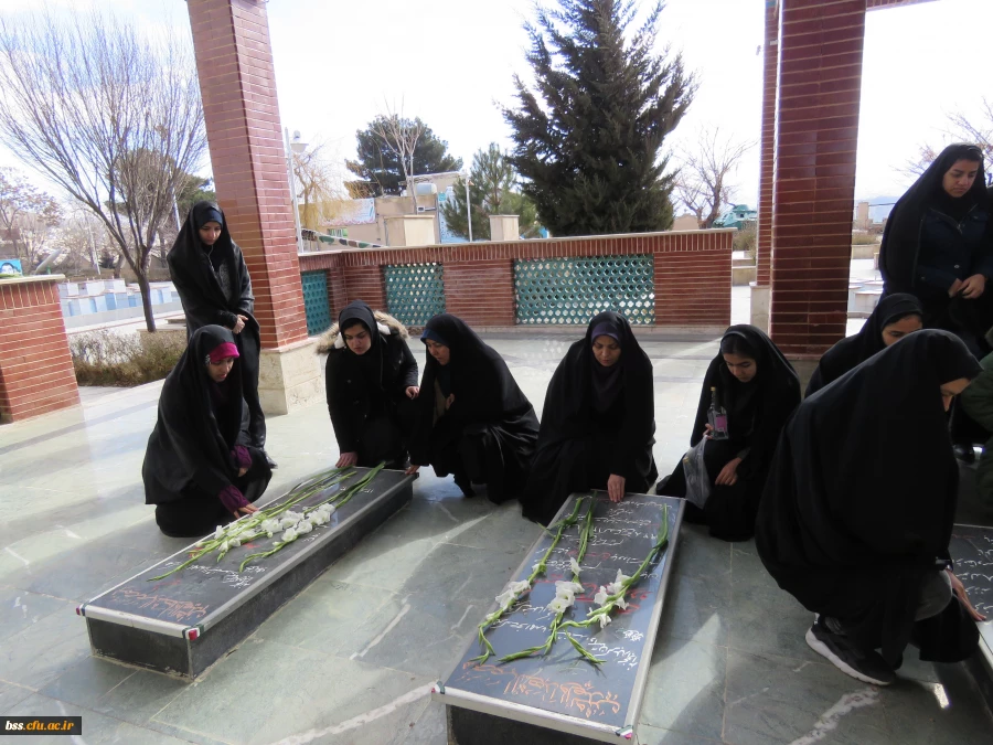 عطرافشانی و غبار روبی مزار شهدا 4