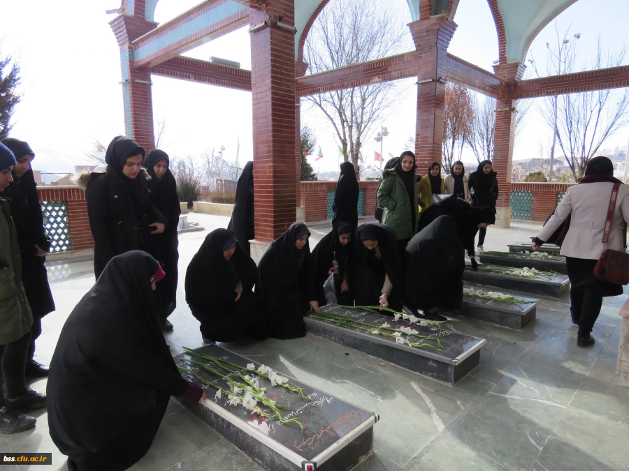 عطرافشانی و غبار روبی مزار شهدا 7