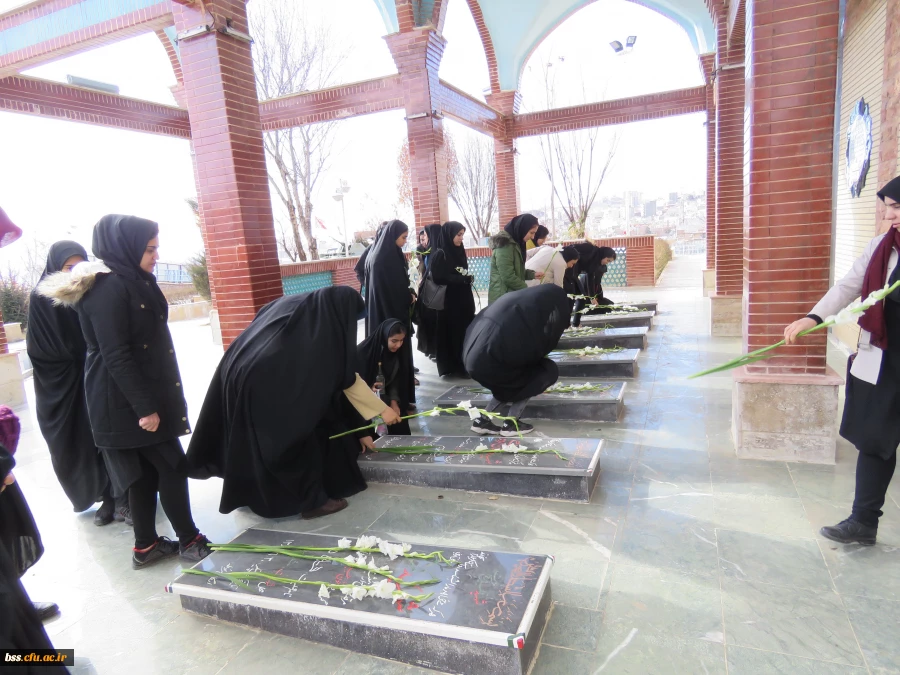 عطرافشانی و غبار روبی مزار شهدا 6